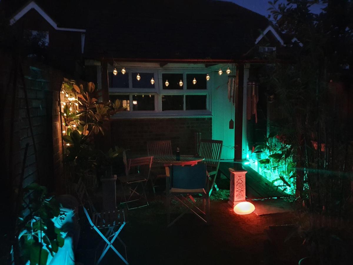 Lotus Pod House Homestay Horsell Zewnętrze zdjęcie
